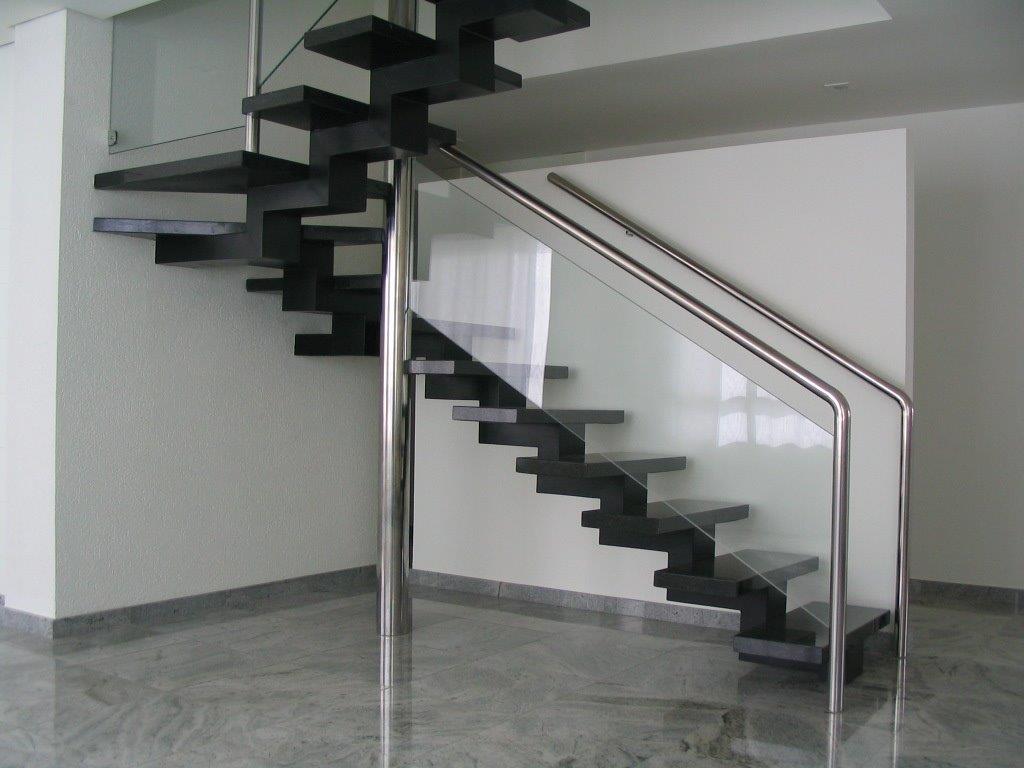 Escada metalica com Guarda-corpo para receber vidro encaixado 01